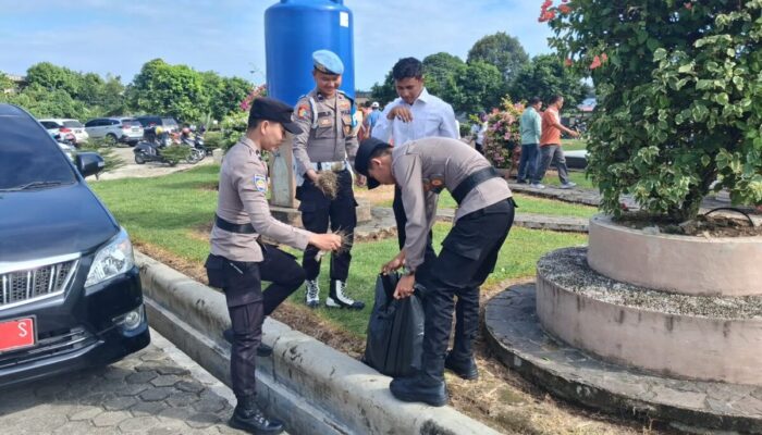 Polres Pasaman Barat Ikuti Gerakan Bersih Masjid Sambut HUT RI Ke-81