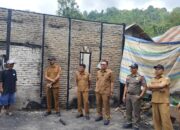 Sekda Pasbar Kunjungi Korban Kebakaran di Timbo Abu Talamau, Bawa Kebutuhan Dasar