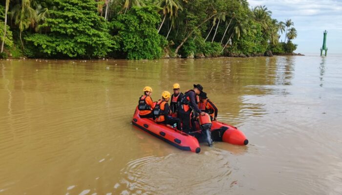 Bocah 15 Tahun Hilang Terseret Arus Batang Arau, SAR Perluas Area Pencarian