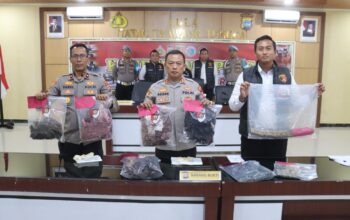 Polres Pasbar Gelar Konferensi Pers Terkait Kasus Pembunuhan Ibu dan Nenek Kandung di Sungai Aur