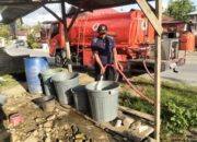 BPBD Padang Salurkan Air Bersih ke Lambung Bukit