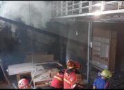 Gudang Furniture Terbakar, Kerugian Capai Rp50 Juta