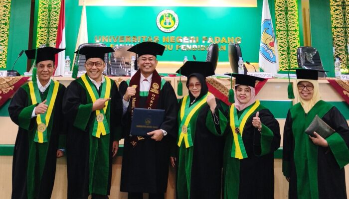 Dedikasi untuk Pendidikan Bukittinggi, Kabid PKPMP Disdikbud Resmi Raih Gelar Doktor