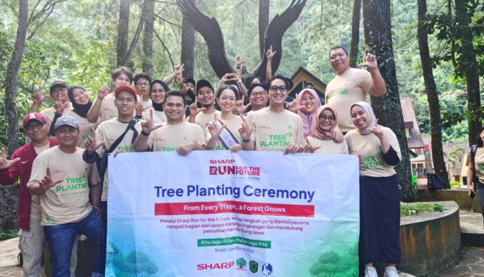 Sharp Tanam 600 Pohon di Gunung Halimun Salak, Wujudkan Janji “Satu Pelari, Satu Pohon”