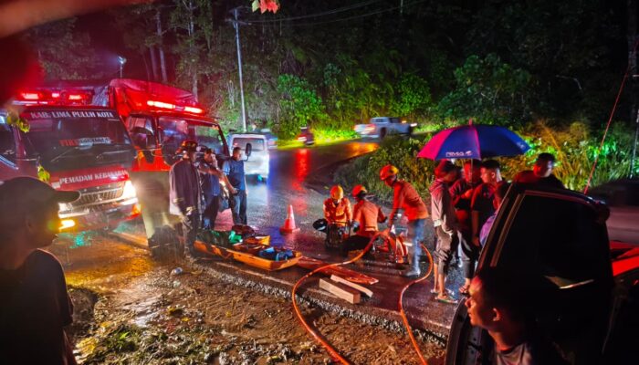 Kecelakaan di Kelok 17 Koto Alam, Tim SAR Evakuasi Empat Korban