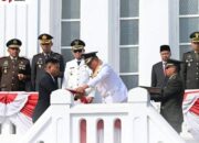 Catat Sejarah, Wali Kota Bukittinggi Serahkan Bendera Pusaka di Bawah Jam Gadang