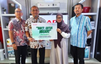 Di Tengah Luka Gempa NTT, Sharp Salurkan Bantuan untuk 600 Warga Terdampak
