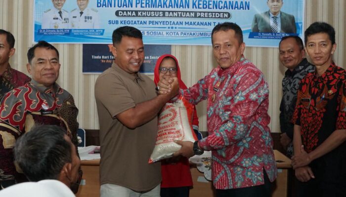 Banpres Disalurkan kepada 30 Warga Payakumbuh Terdampak Bencana dan Gagal Panen