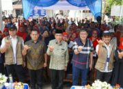 629 Warga Koto Baru Nan XX Terima Bantuan 30 Kg Beras dari Bulog