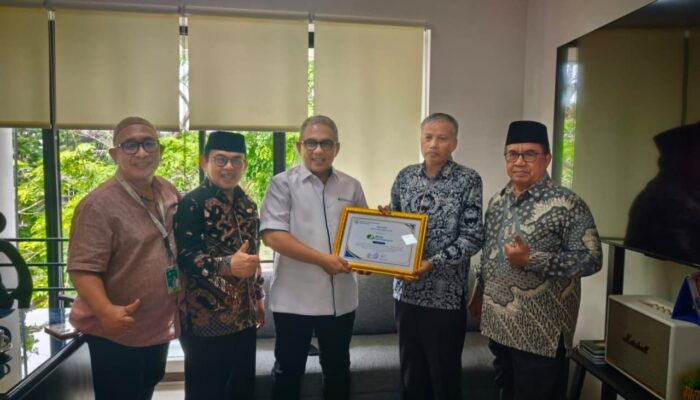 BPJS Ketenagakerjaan Padang Terima Penghargaan Muhammadiyah Sumbar