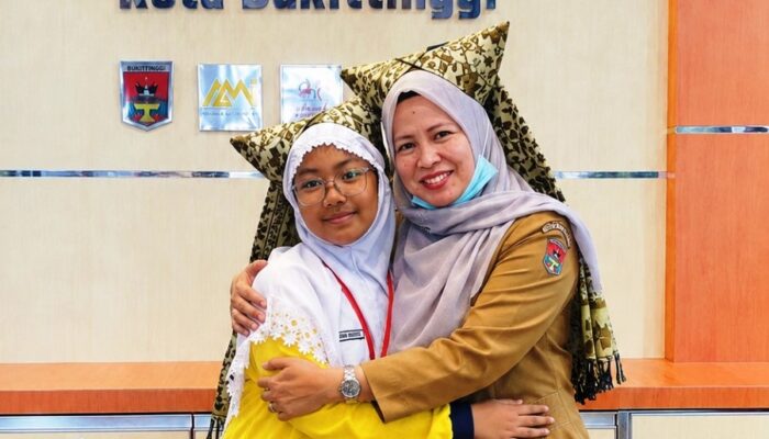 Menjaga Warisan Tradisi di Usia Belia: Aisyah Nur Hariyanti Raih 3 Terbaik Pemasangan Tikuluak Tanduak