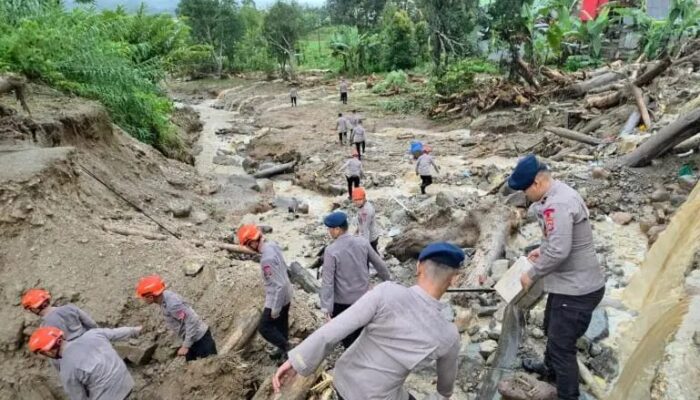 Kapolda Turun ke Lokasi Galodo Arosuka, 300 Personel Dikerahkan
