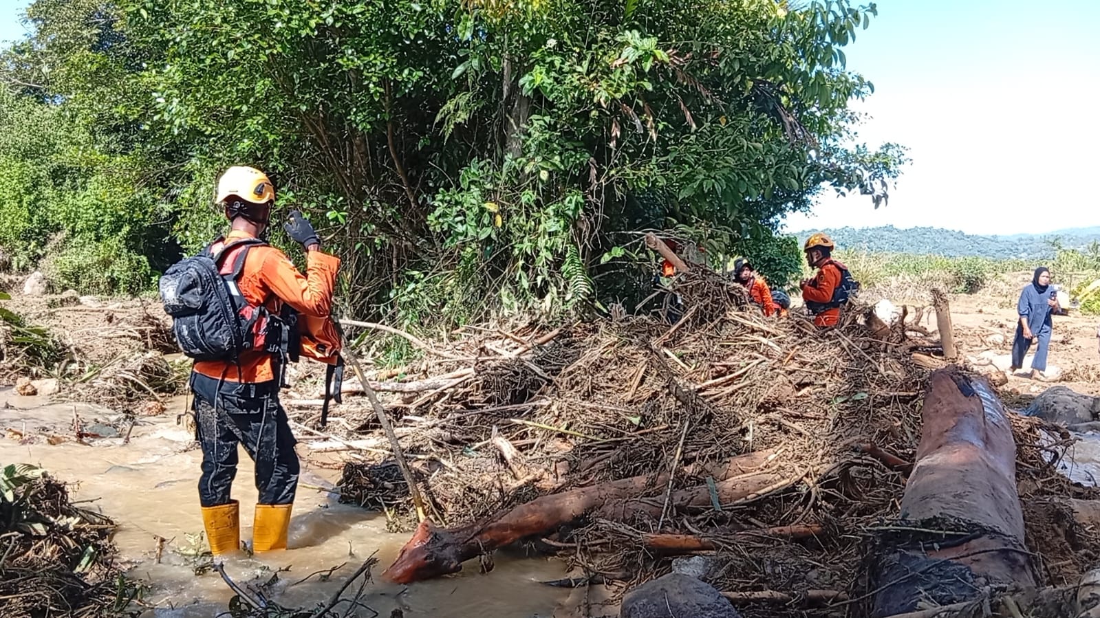 Hari Ketiga Pencarian Korban Banjir Bandang Pasaman, Tim SAR Sisir Area Dua Kilometer