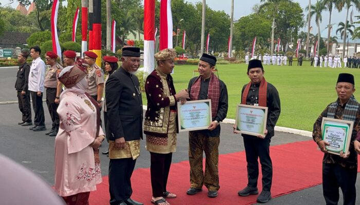 Jamkrida Sumbar Terima Penghargaan BUMD Peduli Lingkungan
