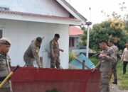Satpol PP Padang Bongkar Pagar di Badan Jalan Dadok Tunggul Hitam